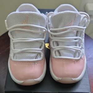JORDAN 11 Retro Low 5c White Pink